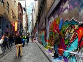 Melbourne’s Hosier Lane: some see it as art, others think it’s vandalism. | Photo: Bernard Spragg/Flickr