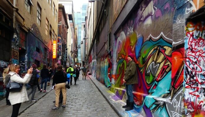 Melbourne’s Hosier Lane Bernard Spragg:Flickr Melbourne’s Hosier Lane: some see it as art, others think it’s vandalism. | Photo: Bernard Spragg/Flickr